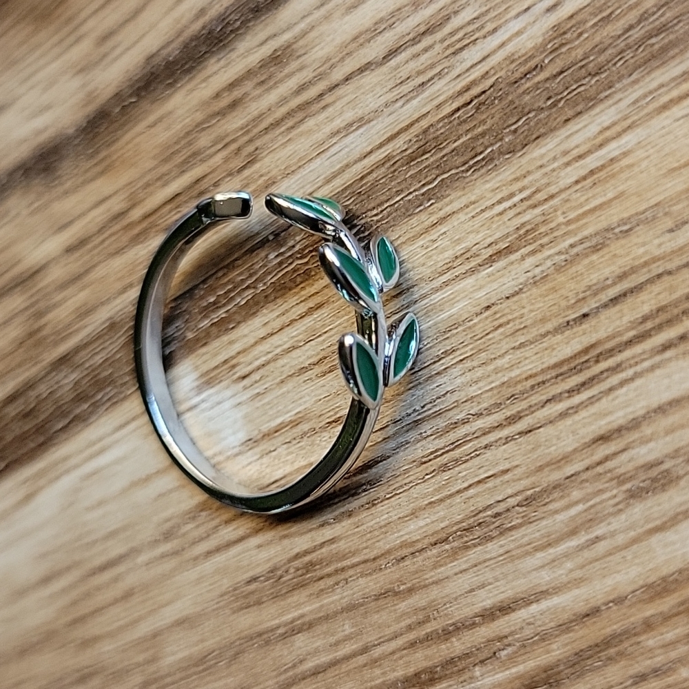 Green Leaf Garland Style Toe Ring, adjustable - Picture 3 of 5